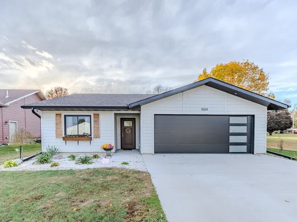 1004 Clayton St, Lake Park, IA 51347