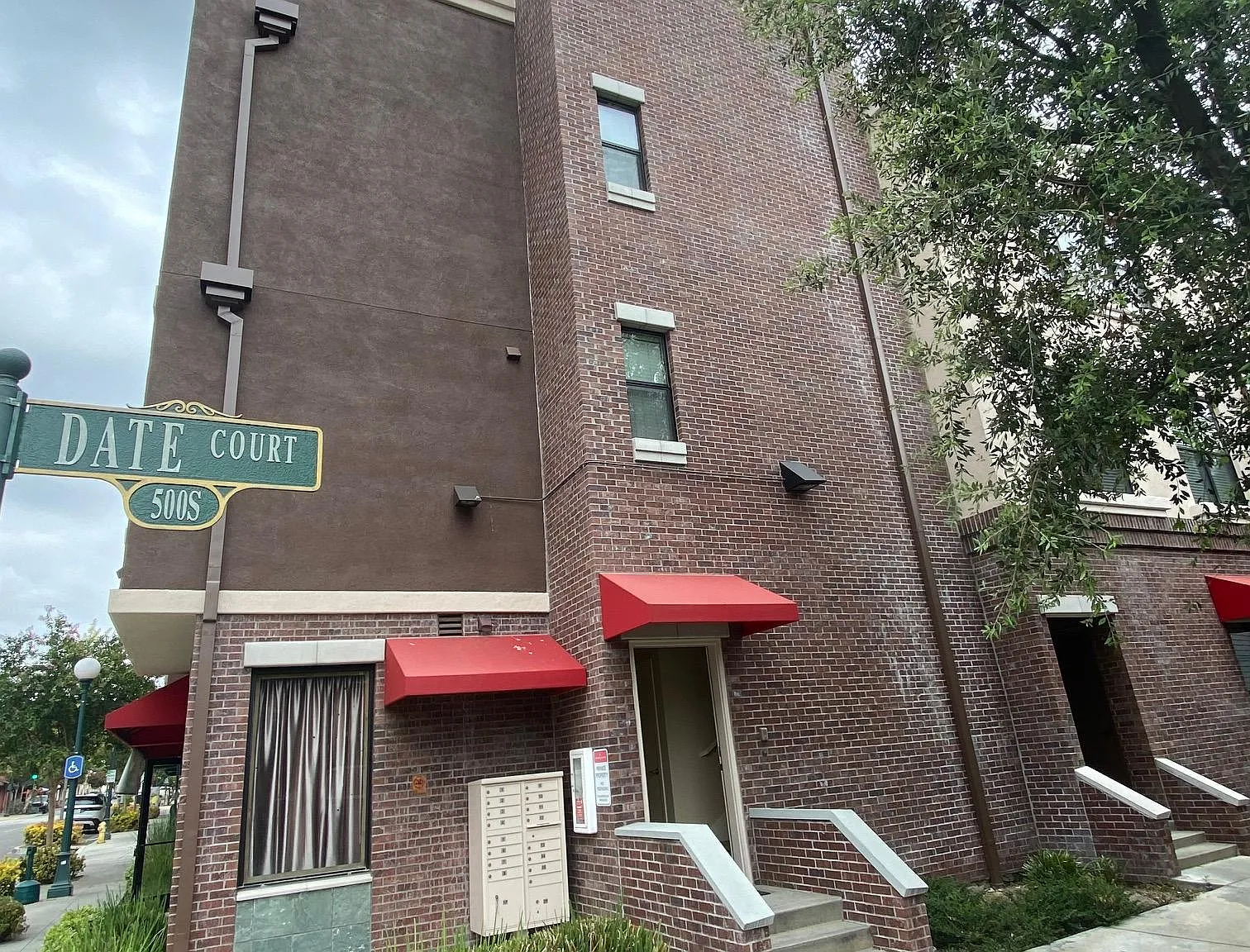 2 bed, 2.5 bath, 1600 sqft, $3,450 — Photo 2