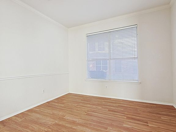 4th image of 18748 Tall Oak Dr