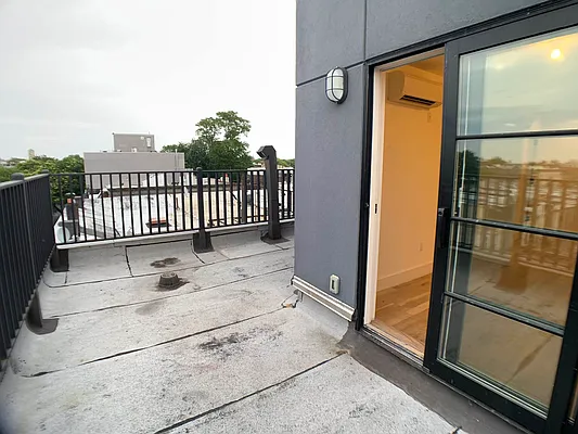 Rented by Tapiro Realty | media 17