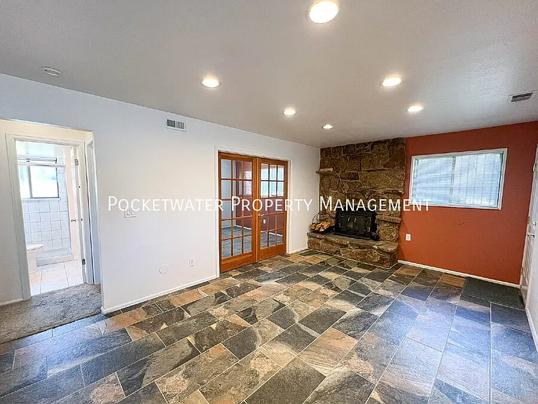 5452 Blackhawk Rd — Photo 16