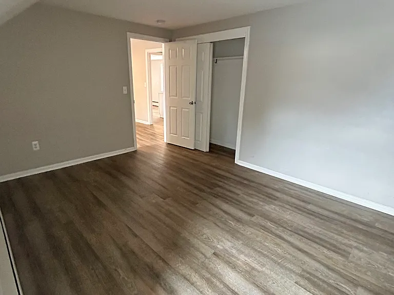 1st Bedroom w/ Closet