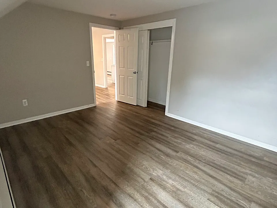 1st Bedroom w/ Closet