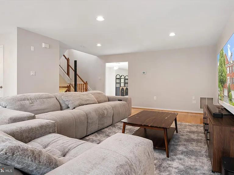 1 Johnsborough Ct #43 — Photo 5
