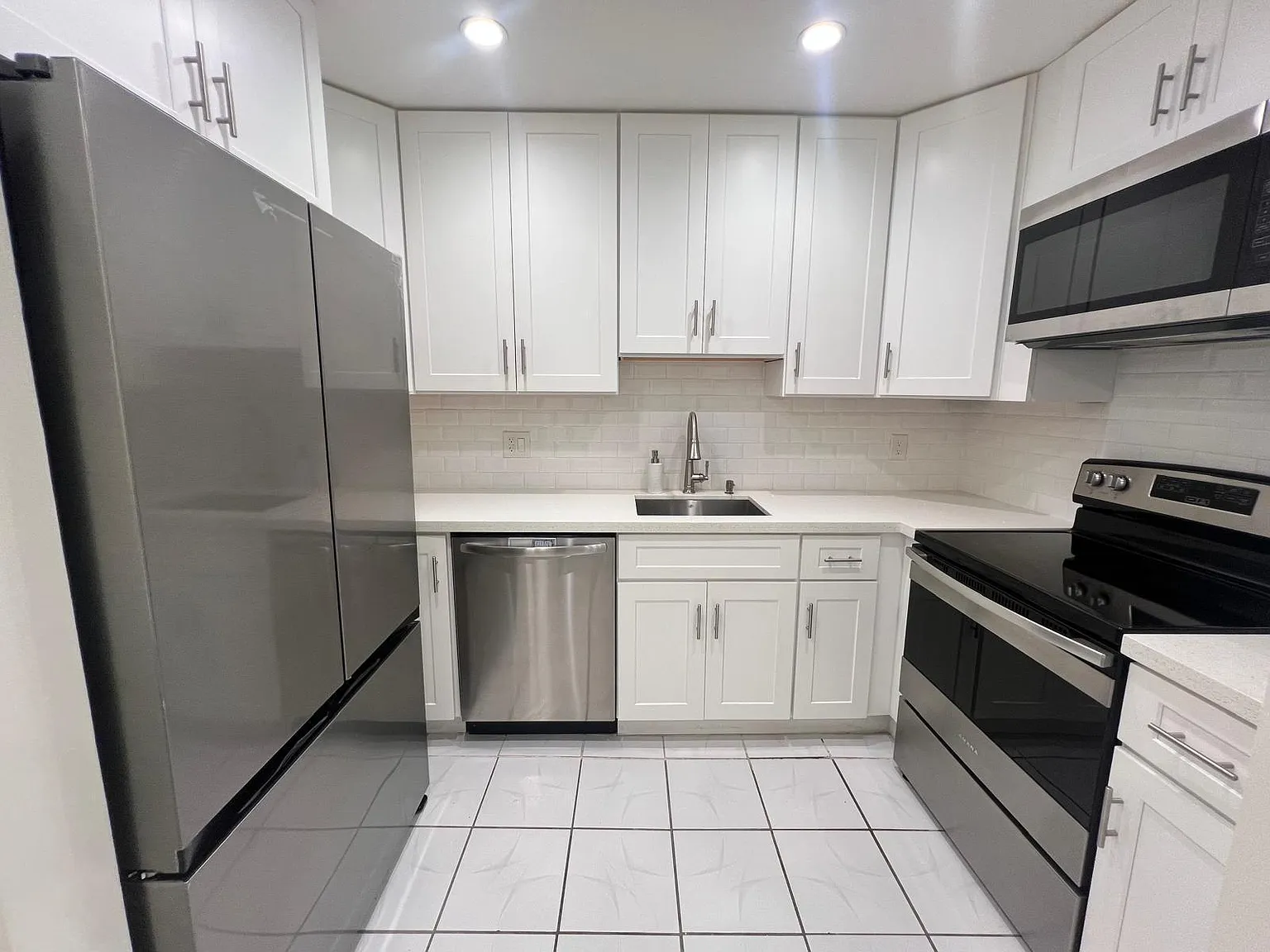 2 bed, 2.0 bath, 870 sqft, $2,100 — Photo 4