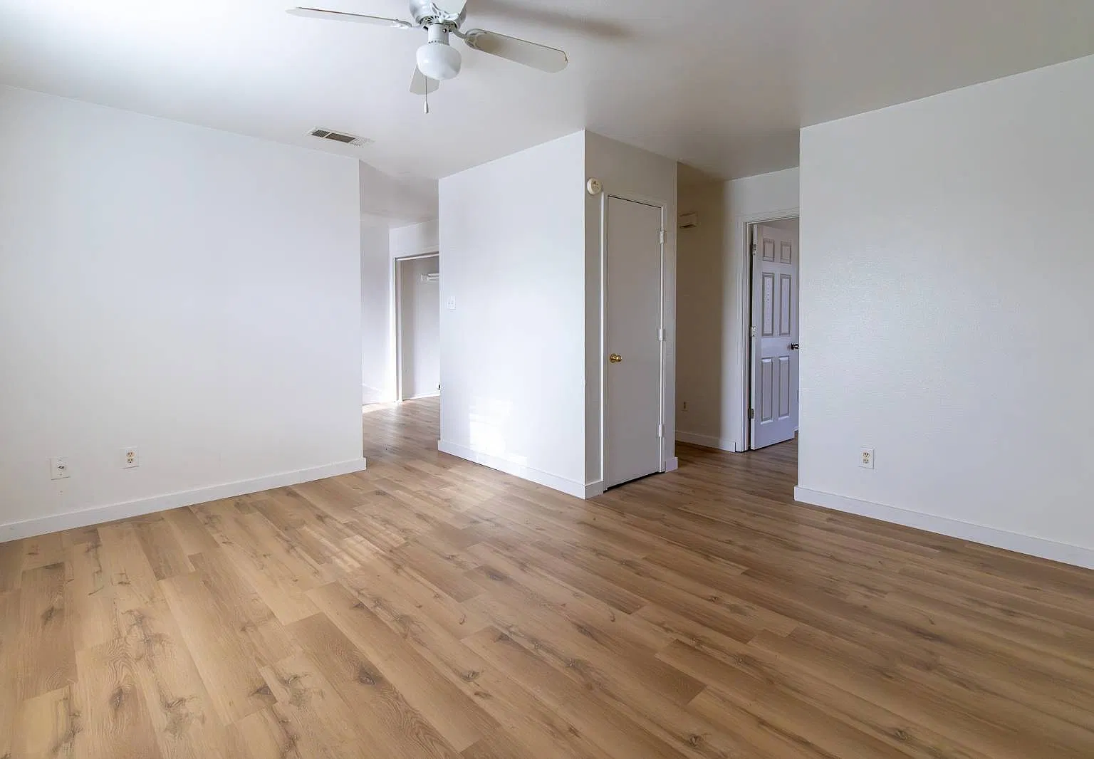 2 bed, 1.0 bath, 870 sqft, $650 — Photo 2