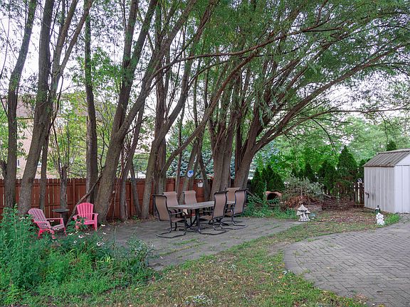 2nd image of 8 W Beech Dr
