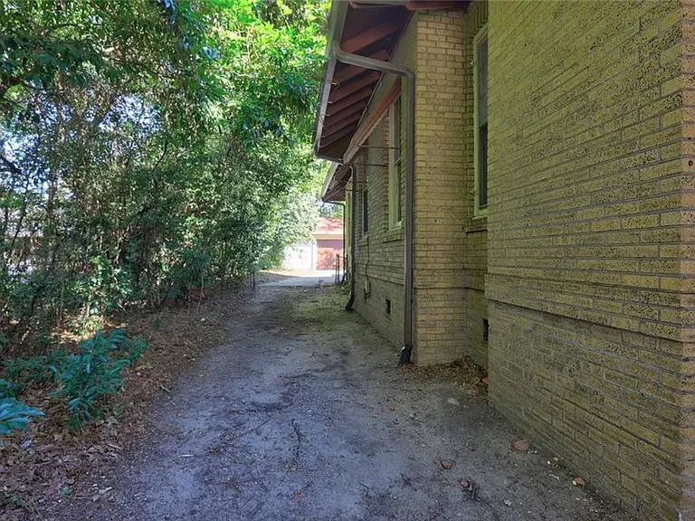 2733 Hillcrest Ave — Photo 43