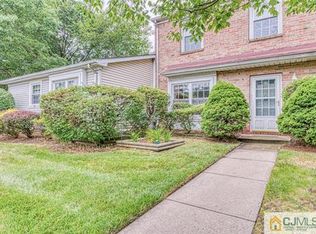 407 Rittenhouse Ct, North Brunswick, NJ 08902