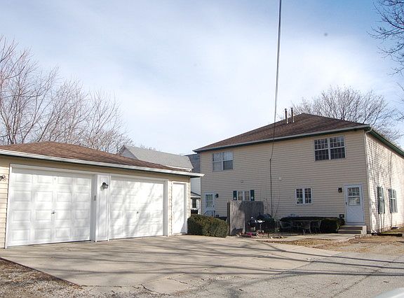 3rd image of 317/319 3rd St