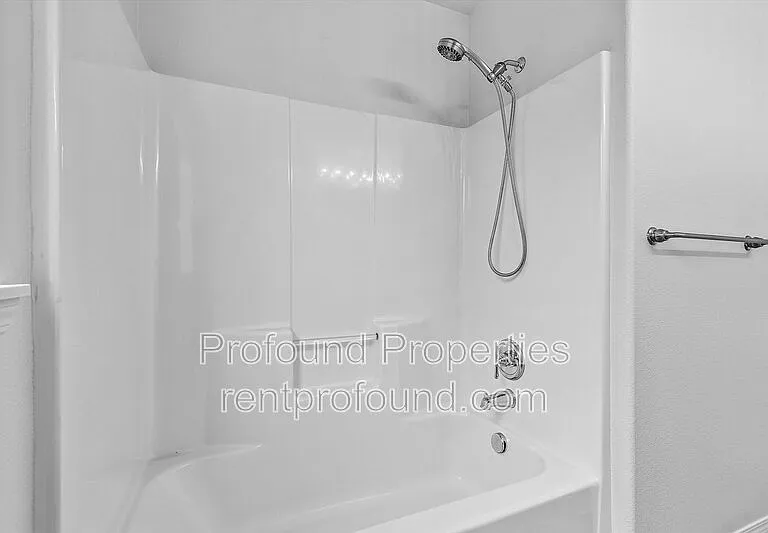 1140 SE Tamango St — Photo 28