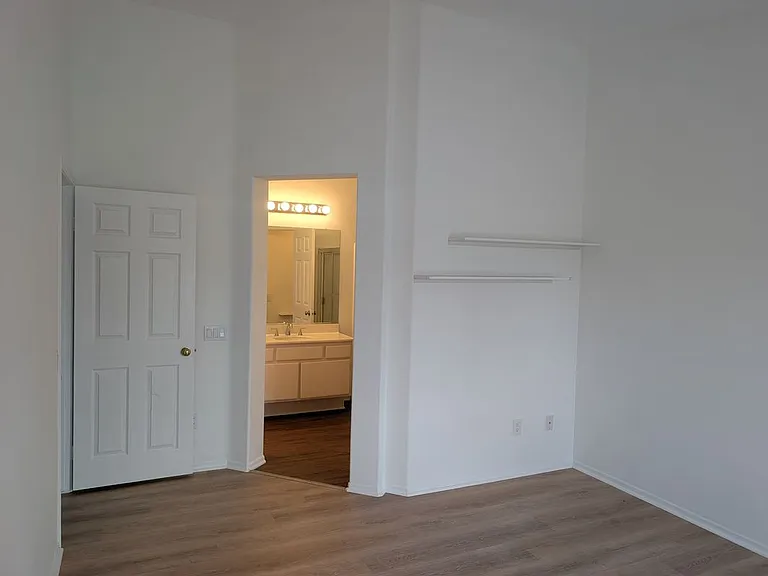 154 California Ct — Photo 18