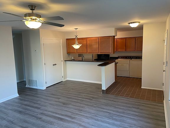 2nd image of 1444 Quaker Ln #163-A