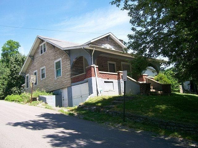 1st image of 802 Holmes St