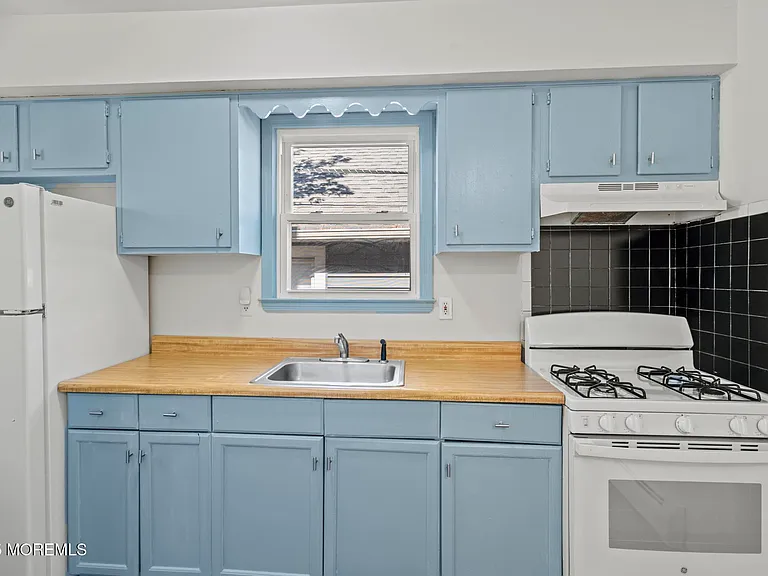 1105 NE Emory St #2 — Photo 6