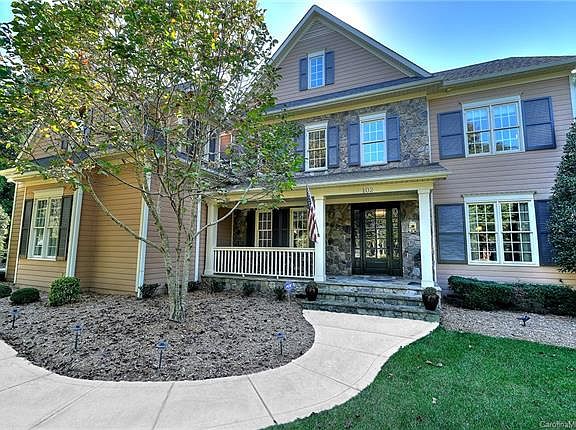 2nd image of 102 Tannenbaum Ct