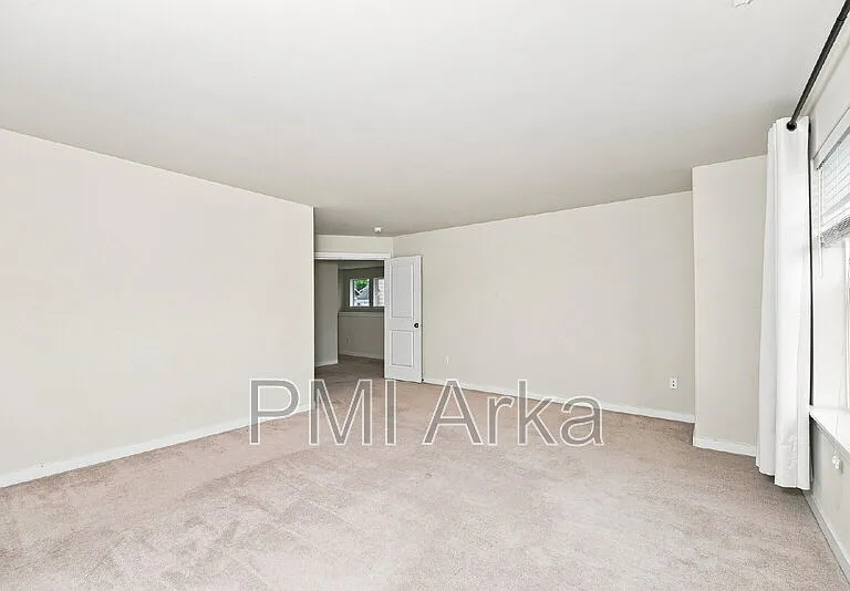 633 Ilwaco Pl NE — Photo 6