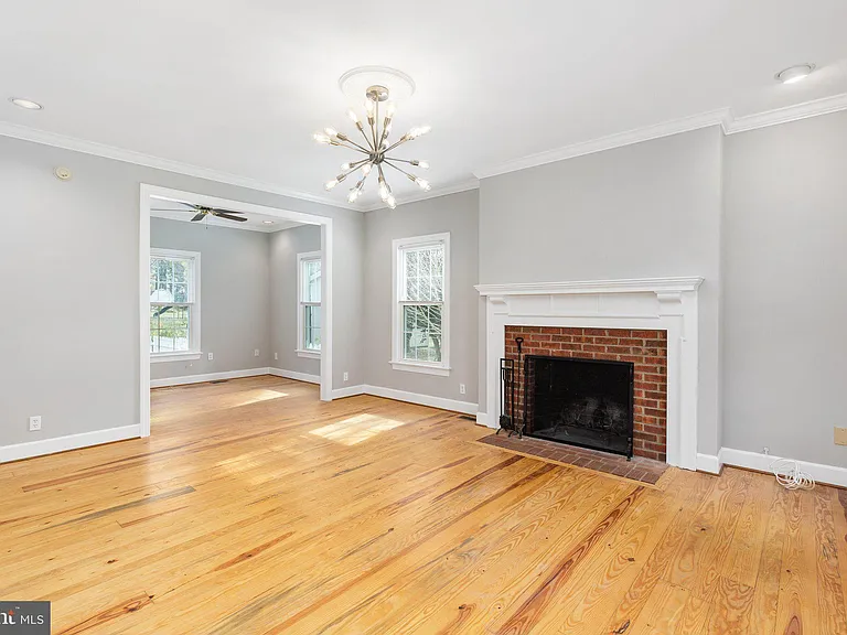 1445 Heatherstone Dr — Photo 3