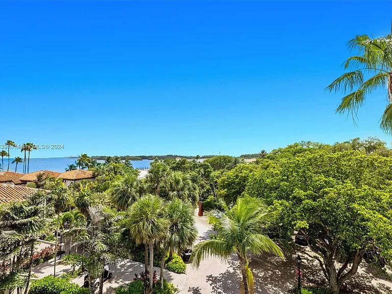 19144 Fisher Island Dr #19144 — Photo 29