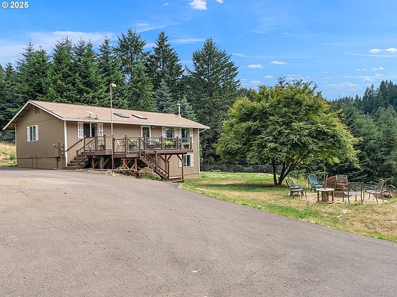 4th image of 19791 NE Sunnycrest Rd