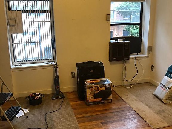 4th image of 324 1/2 E 8th St APT 2C