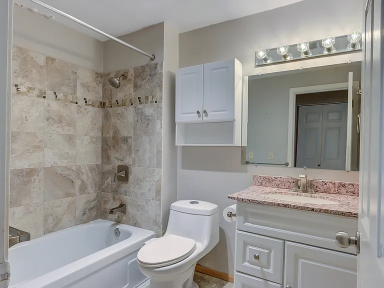 4050 W Lake Sammamish Pkwy NE #204 — Photo 11
