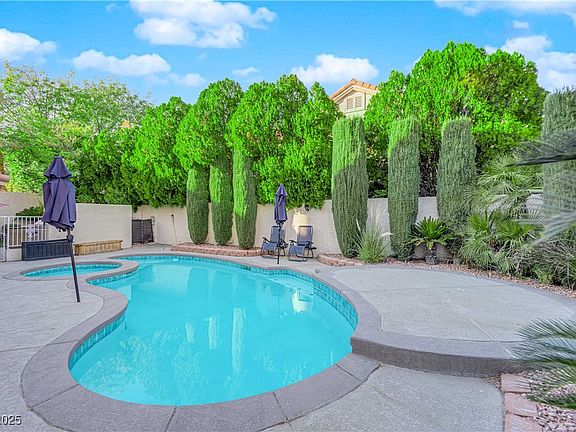 2nd image of 7632 Desert Largo Ave