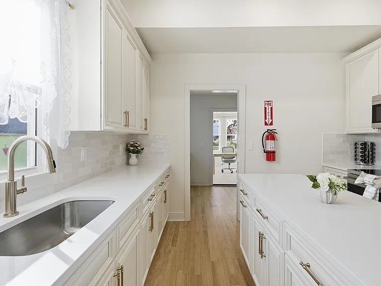 105 SW 9th St #A — Photo 22