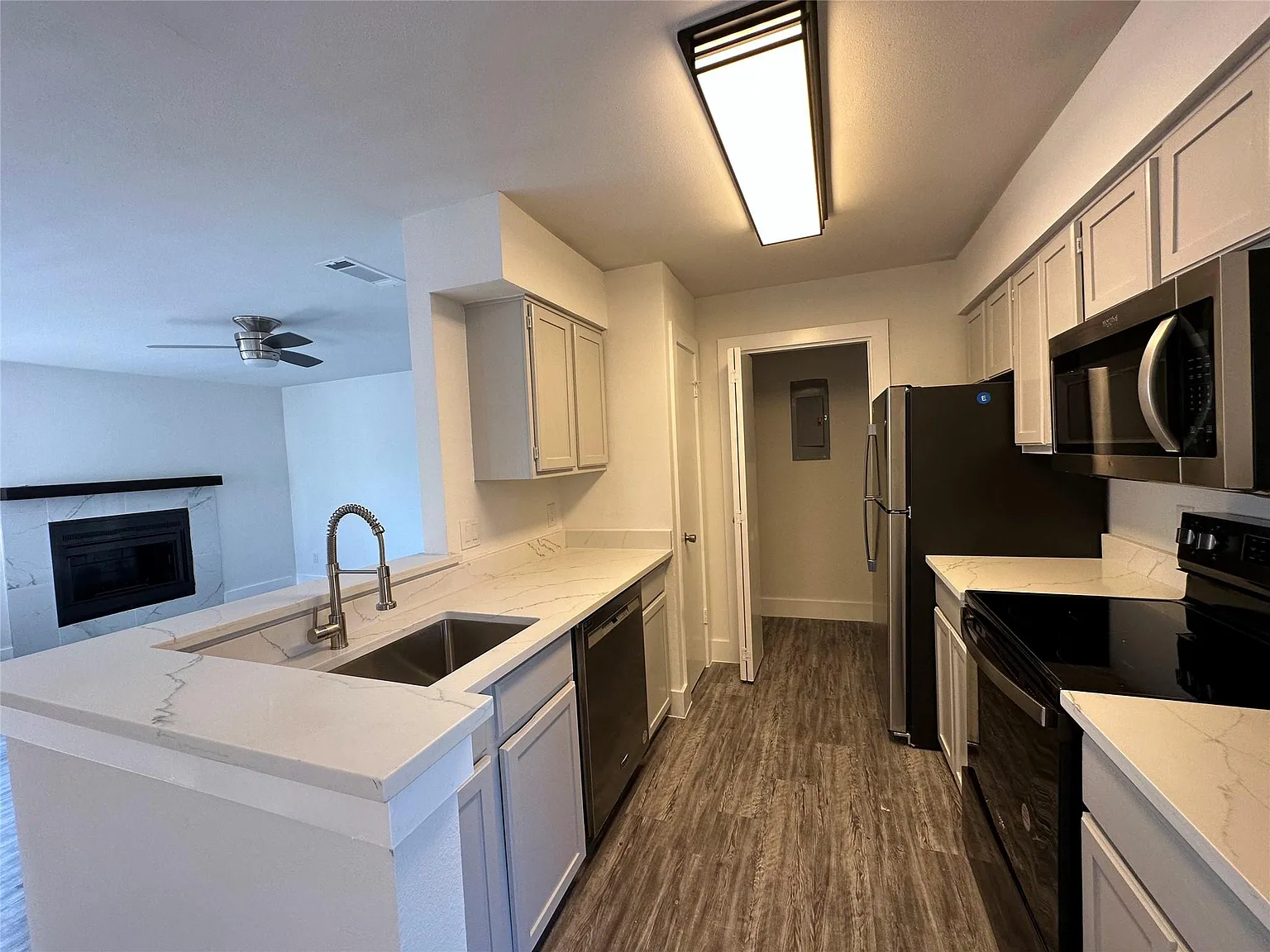 2 bed, 2.0 bath, 1025 sqft, $1,500 — Photo 2