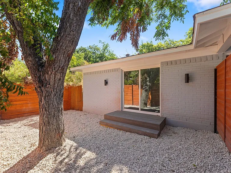 8405 Georgian Dr — Photo 27