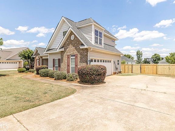 3rd image of 217 Lovorn Cir