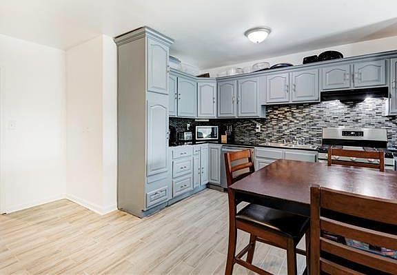 4th image of 4818 Stephen Girard Ave