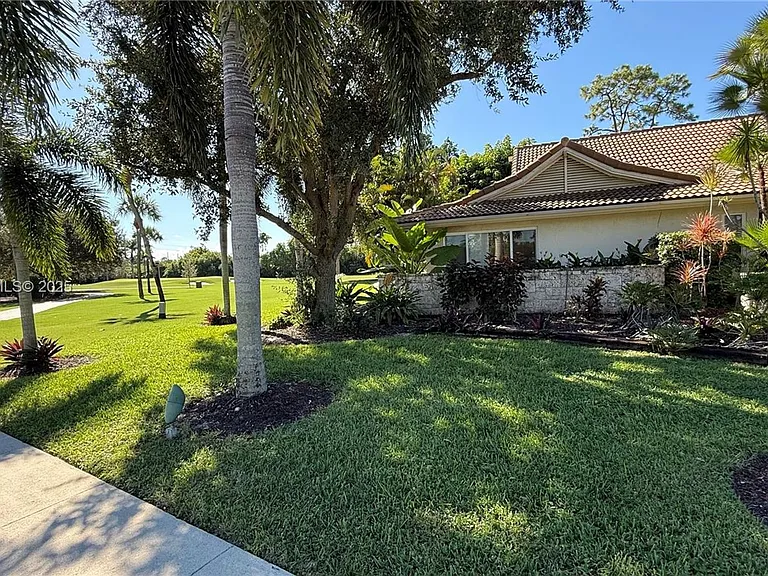 10134 Boca Woods Ln #10134 — Photo 5