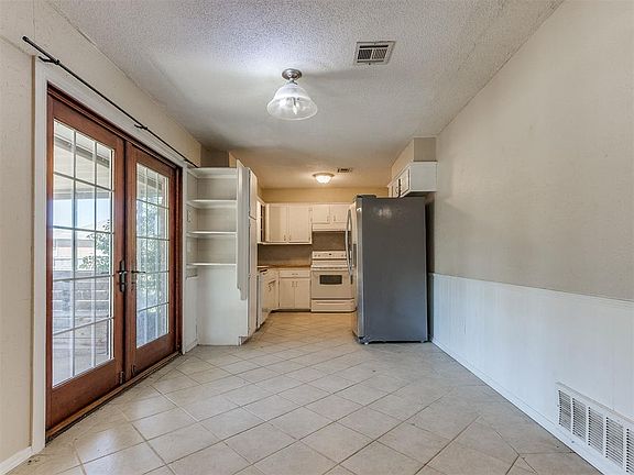 4th image of 644 Howard Ct
