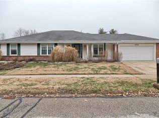 352 Greentrails Dr S, Chesterfield, MO 63017