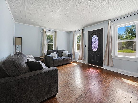 3rd image of 252 S 21st St