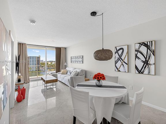 4th image of 3020 NE 32nd Ave APT 614
