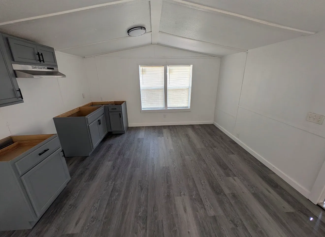 2 bed, $1,100 — Photo 2