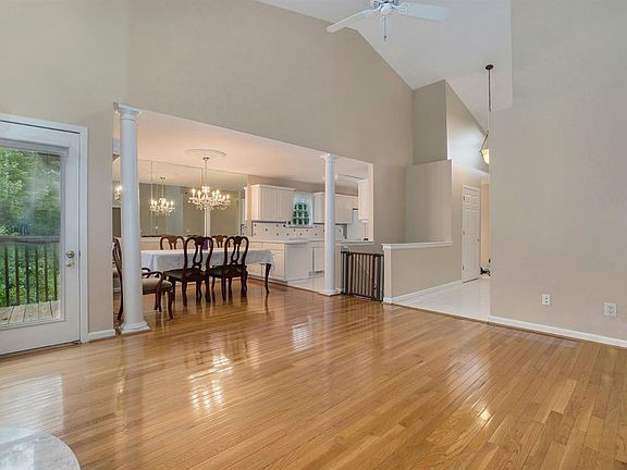 3rd image of 165 Kingsbrook Ave