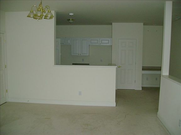 4th image of 102 N RIDGE