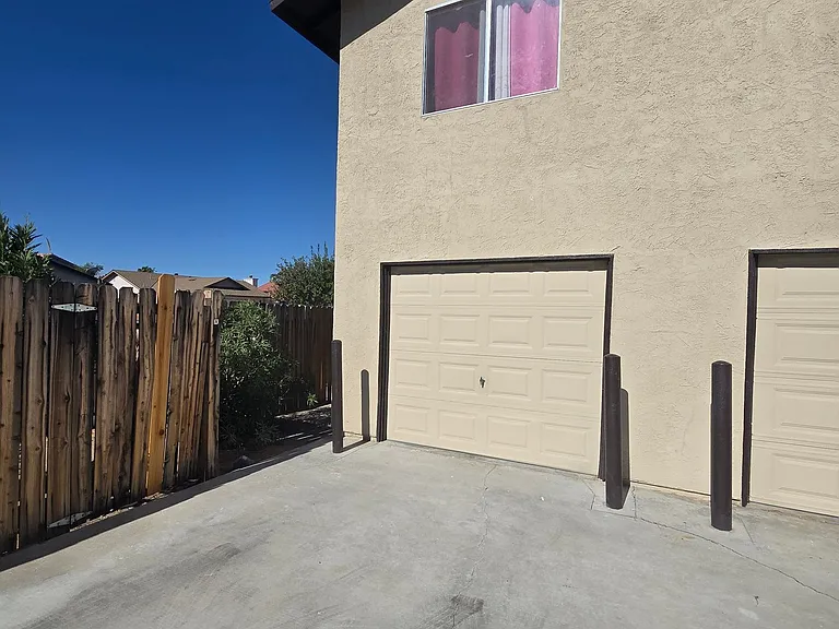 801 Capehart Ct — Photo 1