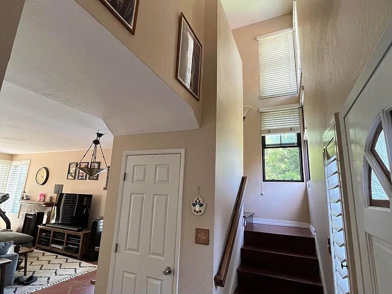 3503 Voyager Cir — Photo 8