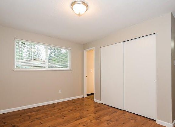 4th image of 16801 20th Ave E