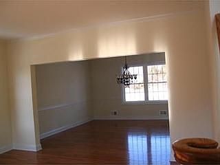 5th image of 121 Churchill Ave