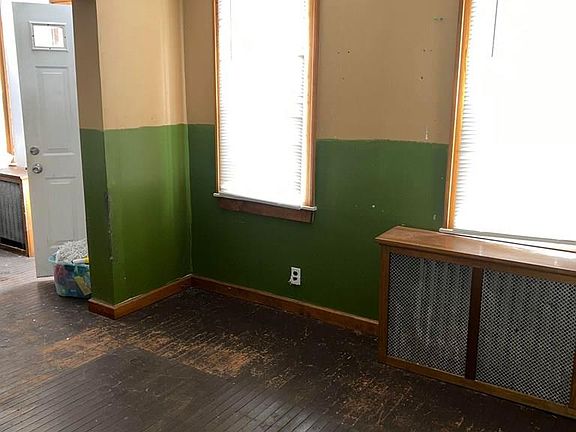 5th image of 185 Horrock St