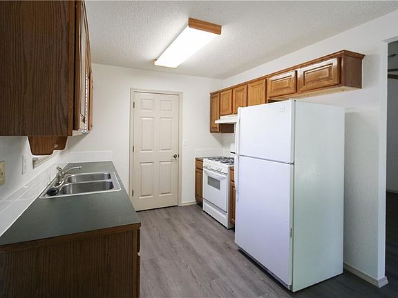5th image of 3814 W Lilac Dr