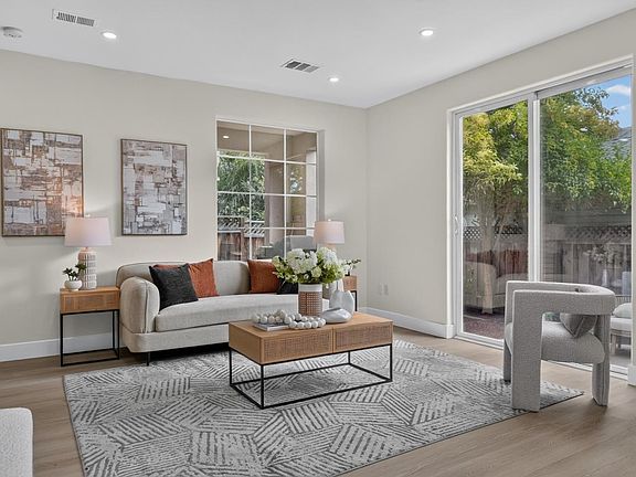 3rd image of 1911 Vida Ct