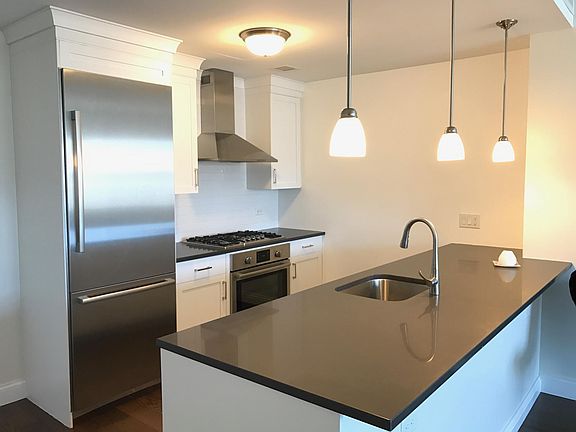 4th image of 10 Byron Pl Unit 312
