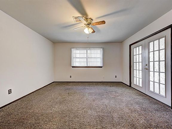 5th image of 2712 Wyandotte Way