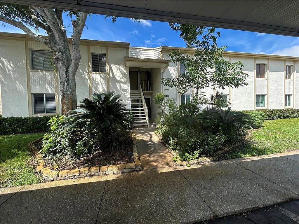 2 bed, 2.0 bath, 1054 sqft, $1,600 — Photo 1
